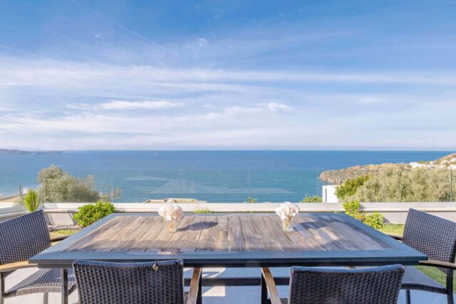 YALIKAVAK ALMIA SİTESİNDE MUHTEŞEM DENİZ MANZARALI TEK KATLI TAM MÜSTAKİL VİLLA